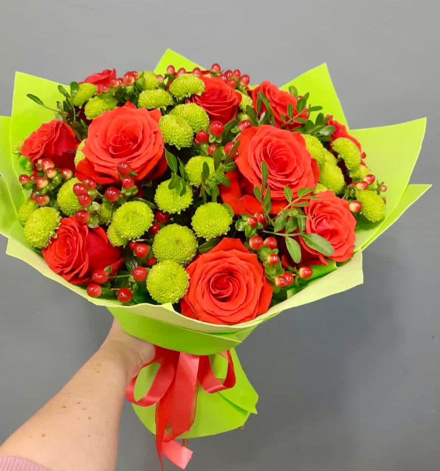 Букет цветов из: Хризантемы и Розы в Таганроге