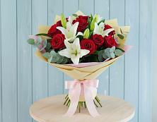 Букет цветов из:  Лилии и Розы в Таганроге