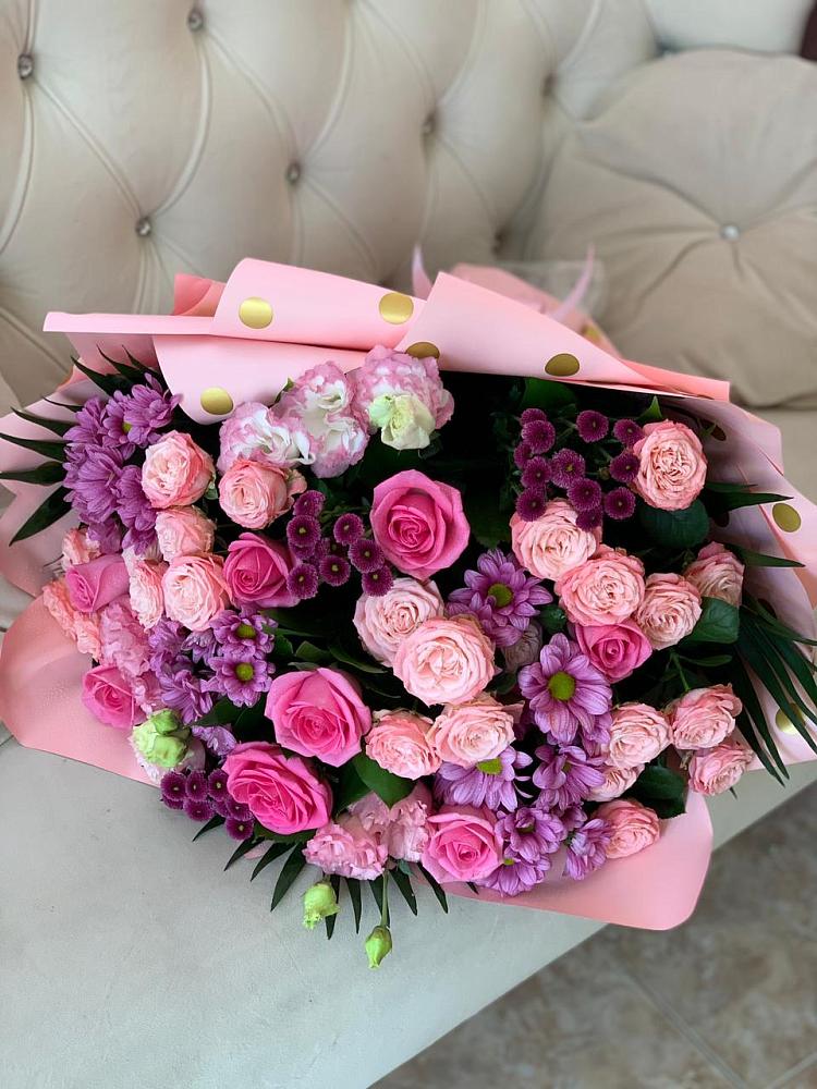 Букет цветов из: Хризантемы, Розы и Лизиантусы в Таганроге