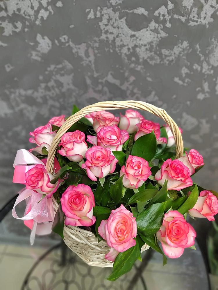 Цветочная композиция из Розы в корзине в Таганроге