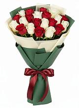 Букет Микс из красных и белых роз в Таганроге