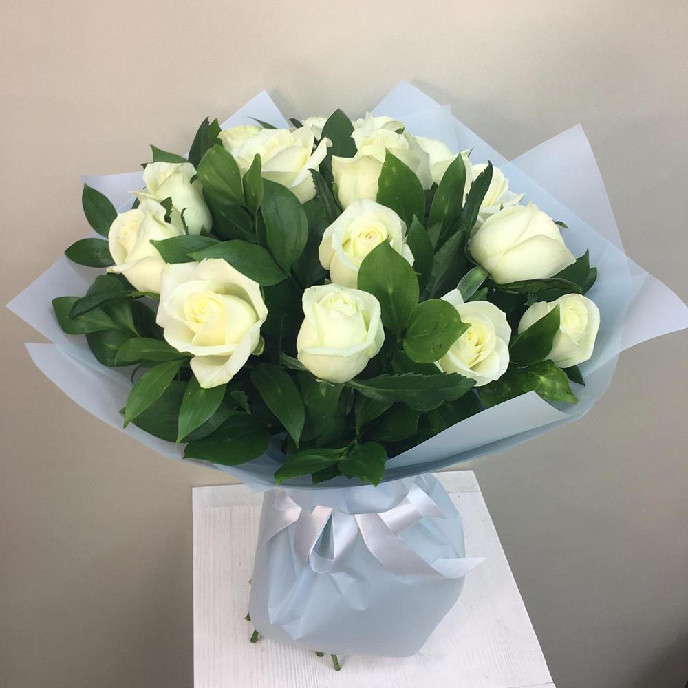 Букет 15 Белых роз Проуд в Таганроге