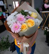 Букет цветов из:  Герберы, Розы и Хризантемы в Таганроге
