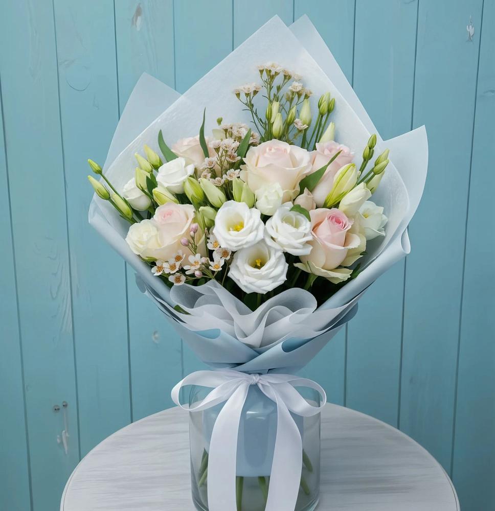 Букет цветов из: Розы и Лизиантусы в Таганроге