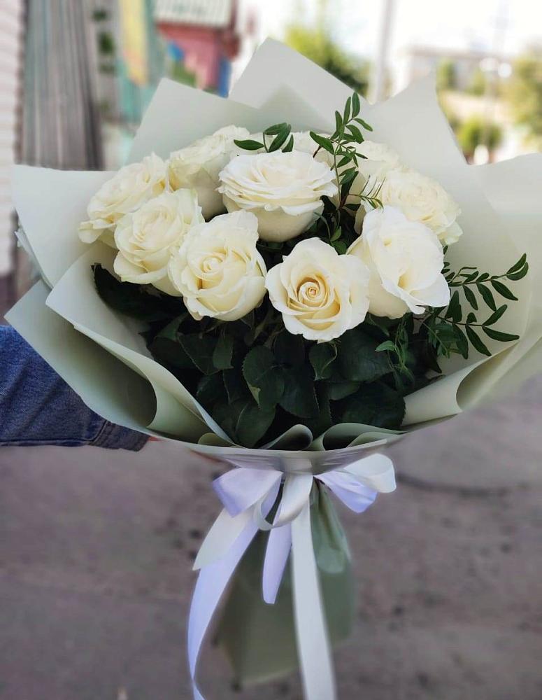 Букет Белые розы Проуд в Таганроге