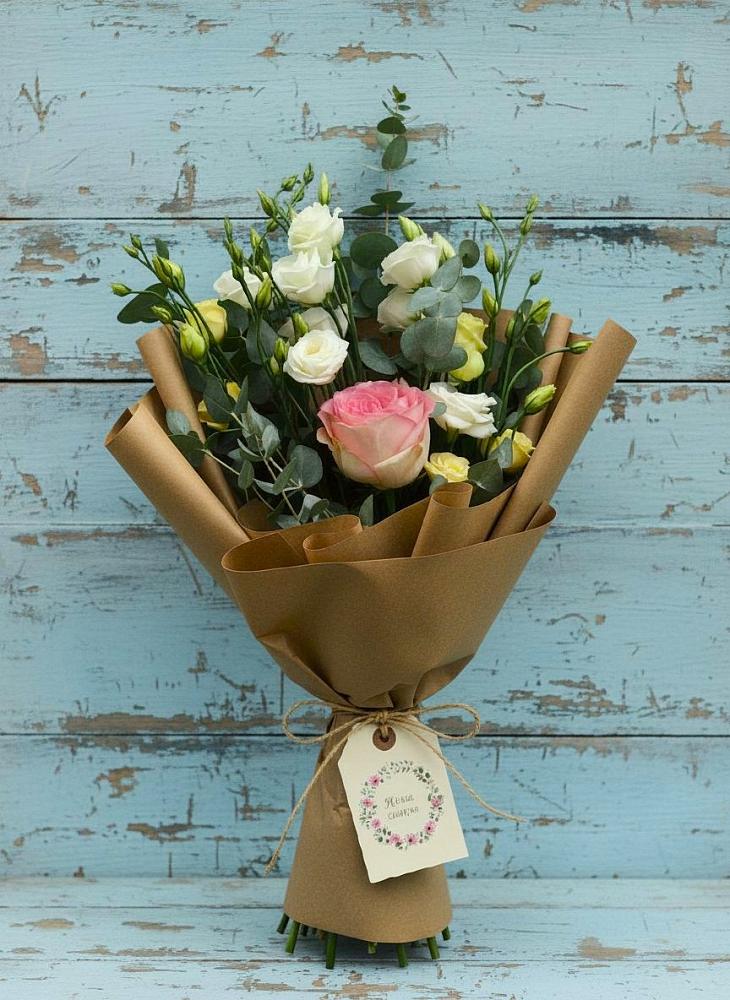 Букет цветов из: Розы и Лизиантусы в Таганроге