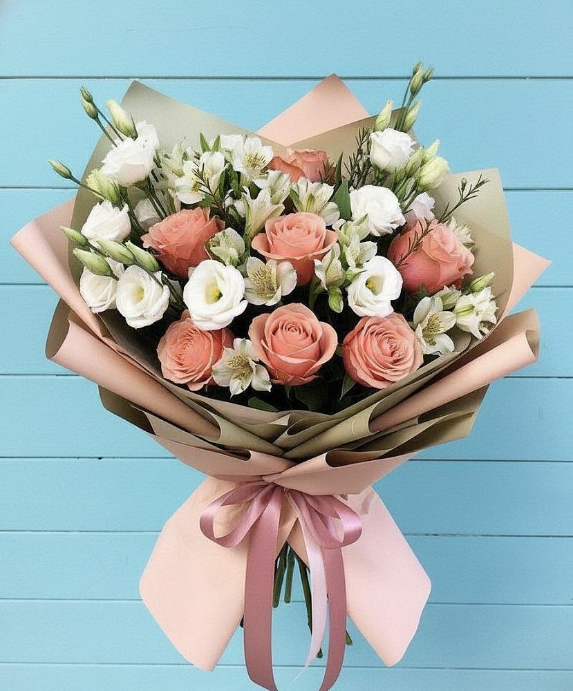 Букет цветов из: Розы, Альстромерии и Лизиантусы в Таганроге