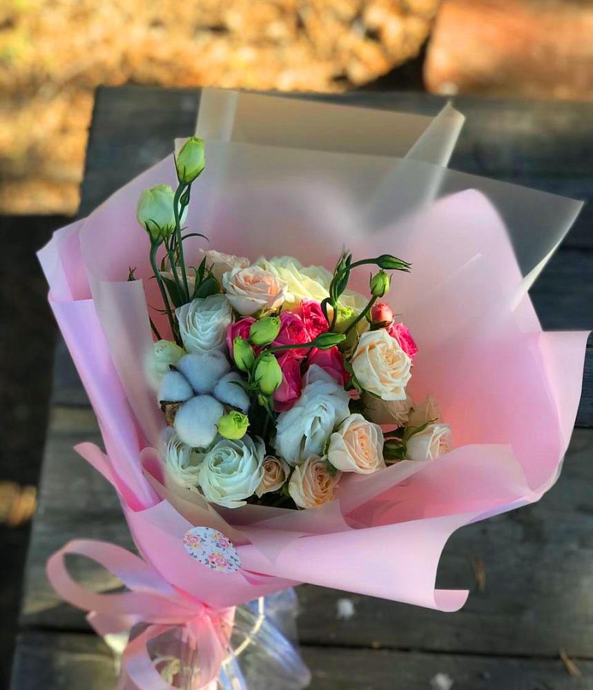 Букет цветов из: Розы и Лизиантусы в Таганроге