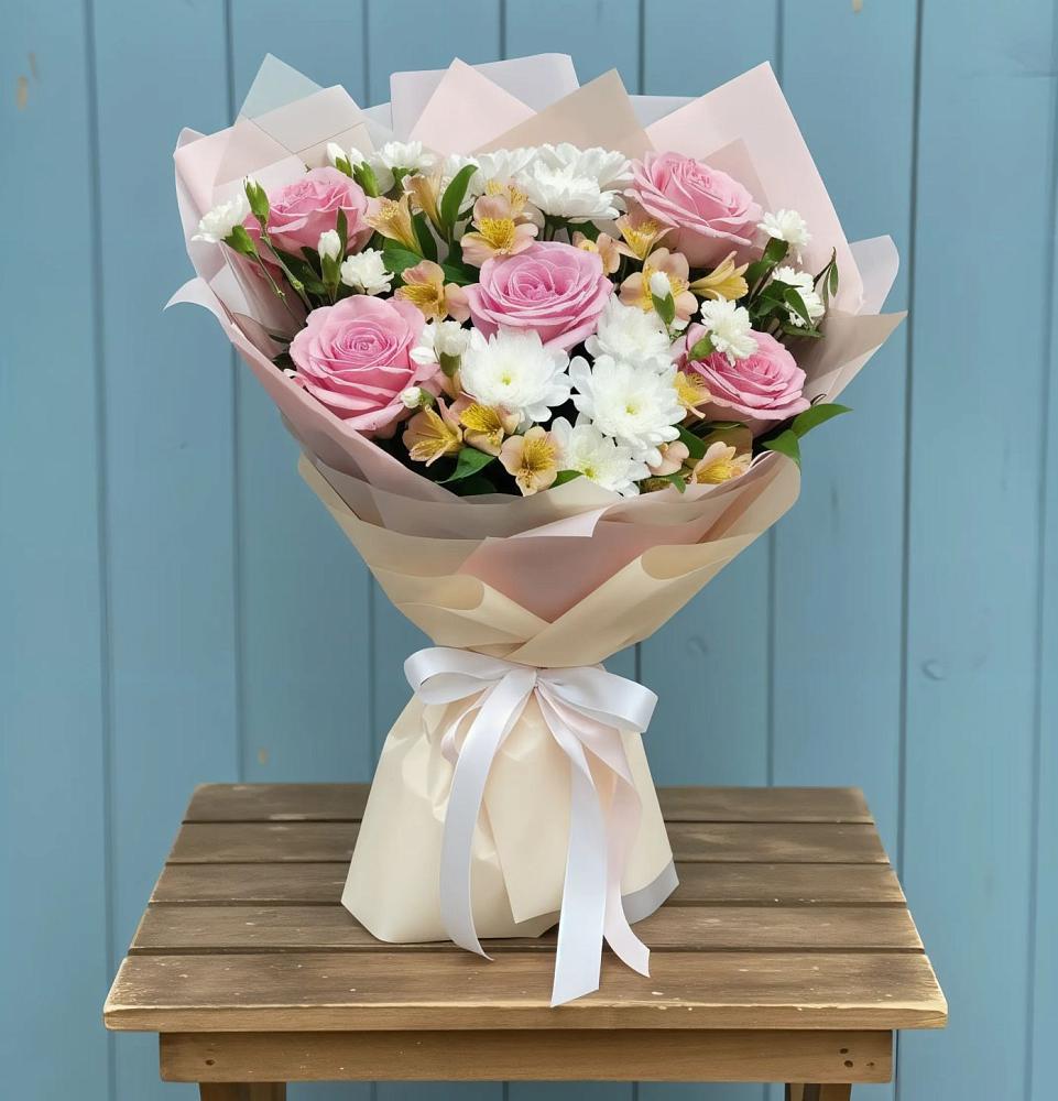 Букет цветов из: Гвоздики, Орхидеи и Розы в Таганроге