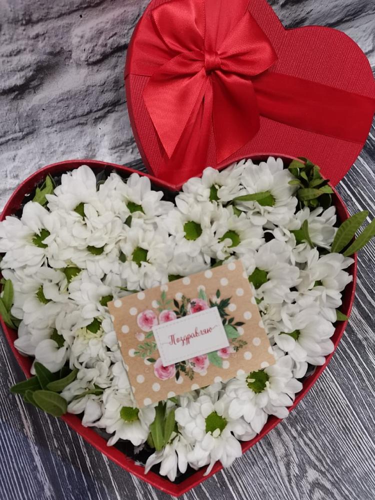 Цветочная композиция из Хризантемы в виде сердца в Таганроге