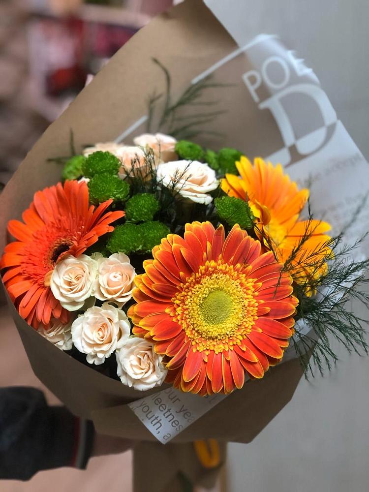 Букет цветов из: Герберы, Хризантемы и Розы в Таганроге