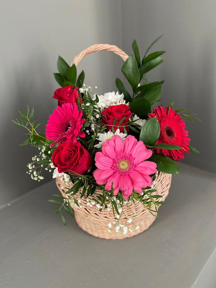 Цветочная композиция из Розы, Хризантемы и Герберы в корзине в Таганроге