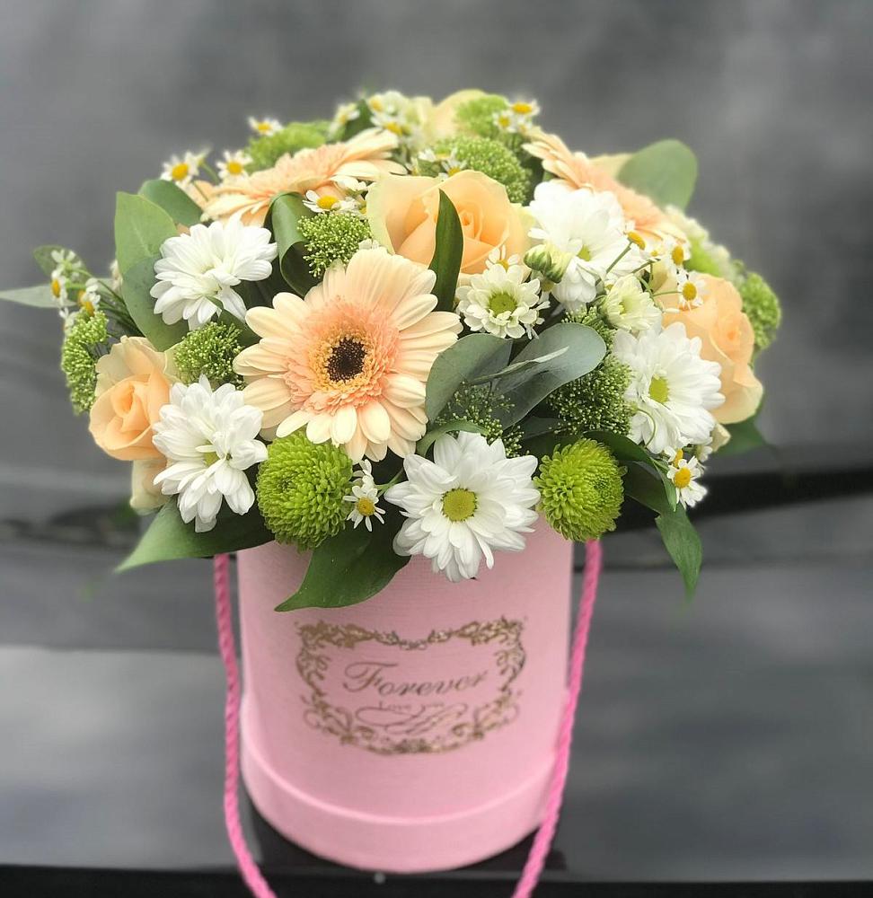 Цветочная композиция из Розы, Герберы и Хризантемы в шляпной коробке в Таганроге