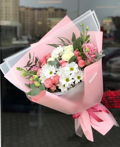 Букет цветов из: Розы, Лизиантусы и Хризантемы в Таганроге