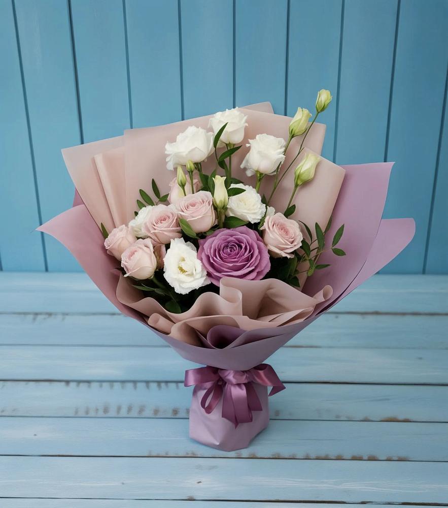 Букет цветов из: Розы и Лизиантусы в Таганроге